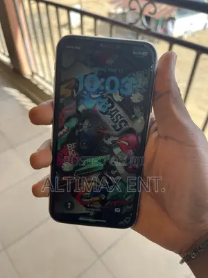 Apple iPhone XR 64 GB White