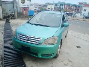 Toyota Avensis Verso 2002 Green