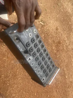 X18 Behringer Mixer