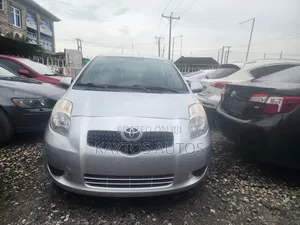 Toyota Yaris Base Hatchback 5dr 2010 Silver