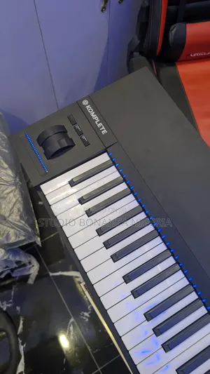 Komplete Kontrol S88 Mkii Studio Midi Keyboard Controller