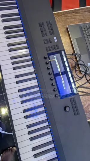 Komplete Kontrol S88 Mkii Studio Midi Keyboard Controller