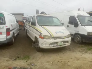 Toyota HiAce 2004 White