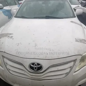 Toyota Camry LE 4dr Sedan (2.5L 4cyl 6A) 2011 White