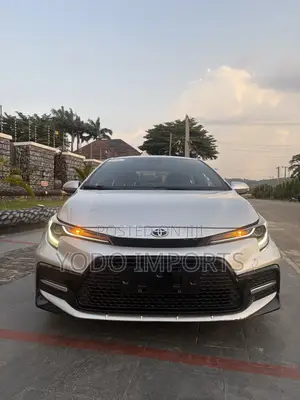 Toyota Corolla 2024 Silver