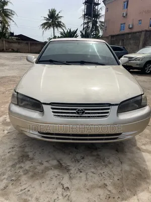 Toyota Camry Automatic 1999 Gold