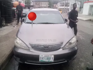 Toyota Camry 2004 Gray