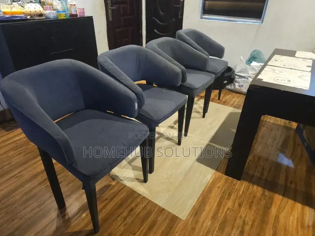 4 Seaters Dining Table Set
