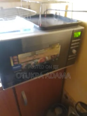 For Sale: Panasonic Nn-Cf770m 27l Flatbed Convection Microwave.