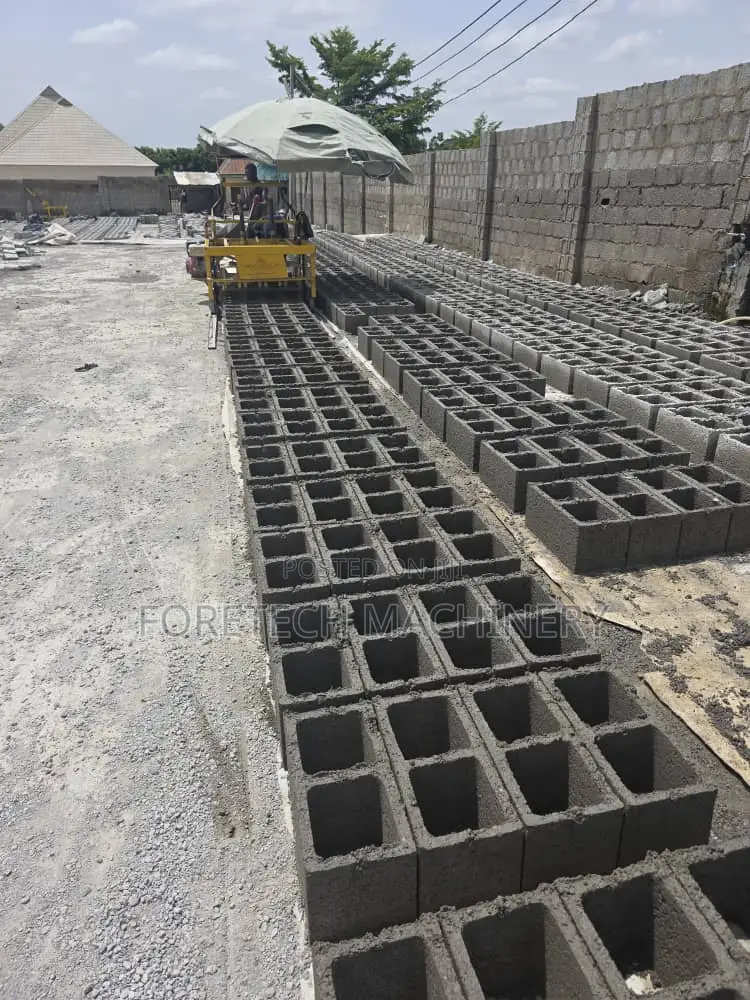 Egg Layer Mobile Concrete Block Molding Machine