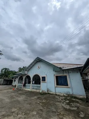 6bdrm Bungalow in Osongama Estate, Uyo for sale