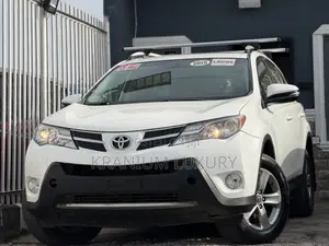 Toyota RAV4 XLE 4dr SUV AWD (2.5L 4cyl 6A) 2015 White