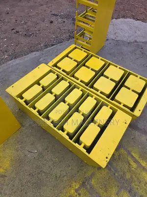 Concrete Block Molding Machine (3000 Blocks Daily)