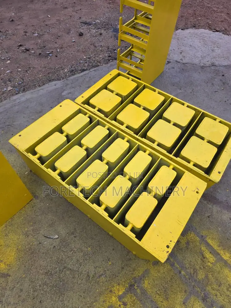 Concrete Block Molding Machine (3000 Blocks Daily)