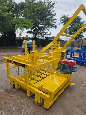 Concrete Block Molding Machine (3000 Blocks Daily)