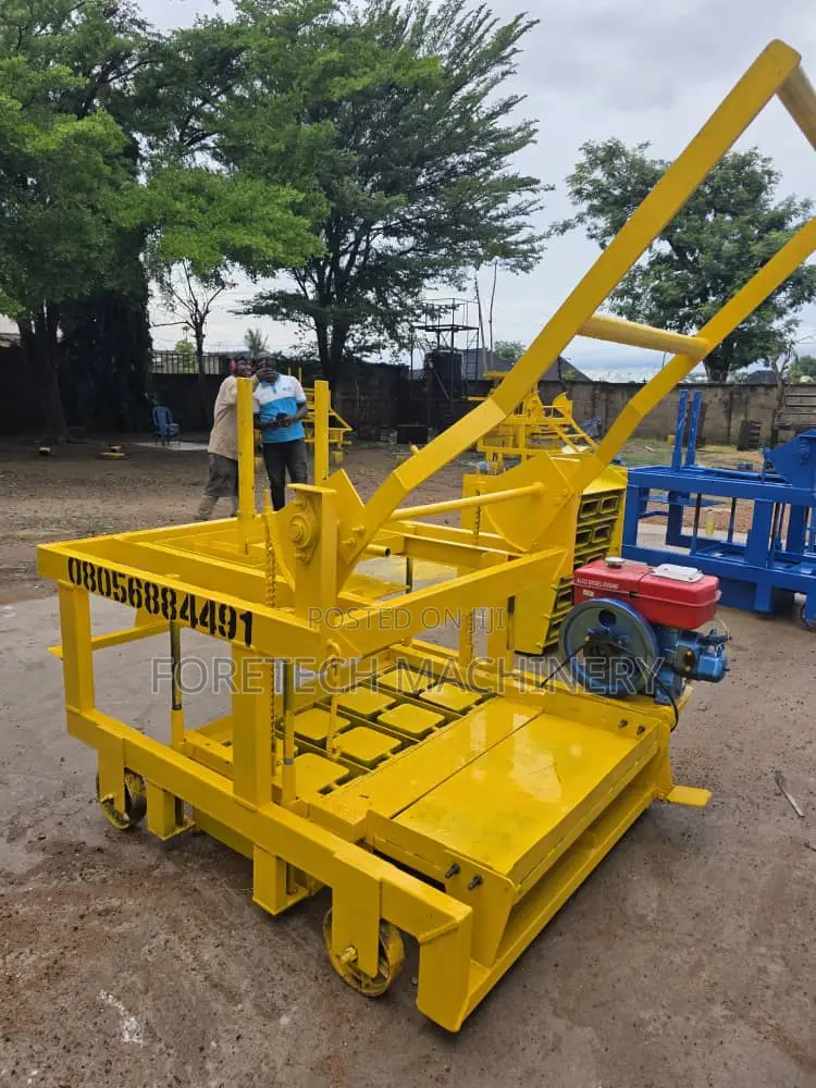 Concrete Block Molding Machine (3000 Blocks Daily)