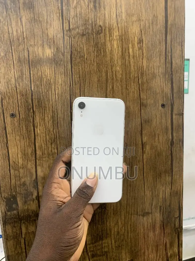Apple iPhone XR 64 GB White