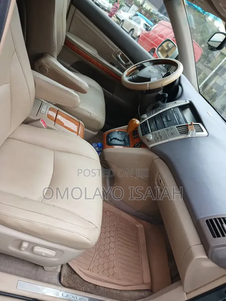 Lexus LM 2020 Silver
