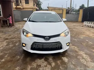 Toyota Corolla L 4dr Sedan (1.8L 4cyl 6M) 2015 White