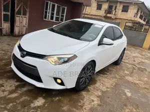 Toyota Corolla L 4dr Sedan (1.8L 4cyl 6M) 2015 White