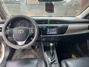 Toyota Corolla L 4dr Sedan (1.8L 4cyl 6M) 2015 White
