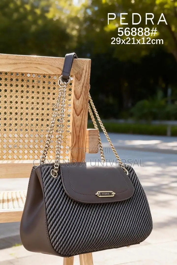 Pedra Chain Strap Handbag