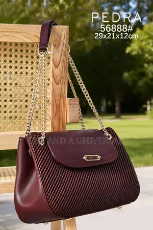 Pedra Chain Strap Handbag