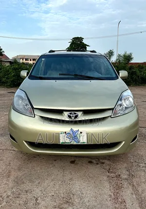 Toyota Sienna LE FWD (3.3L V6 5A) 2004 Green