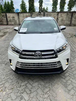 Toyota Highlander XLE 4dr SUV AWD (3.5L 6cyl 6A) 2015 White