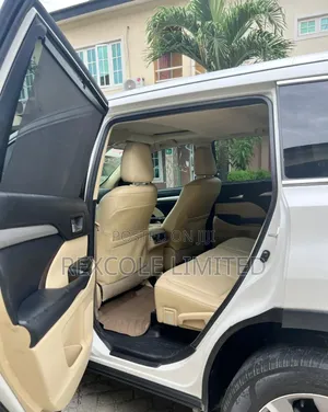 Toyota Highlander XLE 4dr SUV AWD (3.5L 6cyl 6A) 2015 White