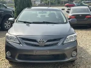 Toyota Corolla LE 4dr Sedan (1.8L 4cyl 4A) 2013