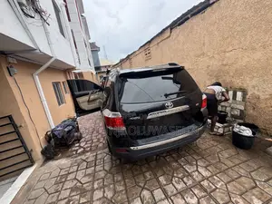 Toyota Highlander Limited 2011 Black