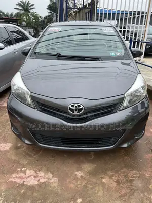 Toyota Yaris LE Hatchback 5dr 2013 Gray