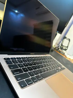 Laptop Apple MacBook Pro 2020 8GB Intel Core i3 SSD 1T