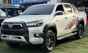 Toyota Hilux 2021 White