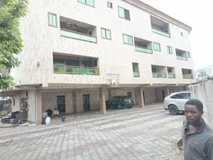 4bdrm Apartment in Apapa for rent