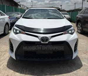 Toyota Corolla SE (1.8L 4cyl 2A) 2018 White