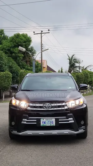 Toyota Highlander LE Plus 4x4 V6 (3.5L 6cyl 8A) 2017 Black