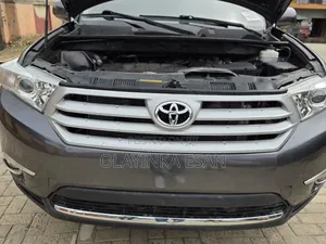 Toyota Highlander 2.7L 2WD 2013 Gray