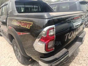 New Toyota Hilux 2025 Black