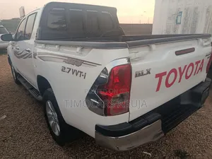 Toyota Hilux 2018 White