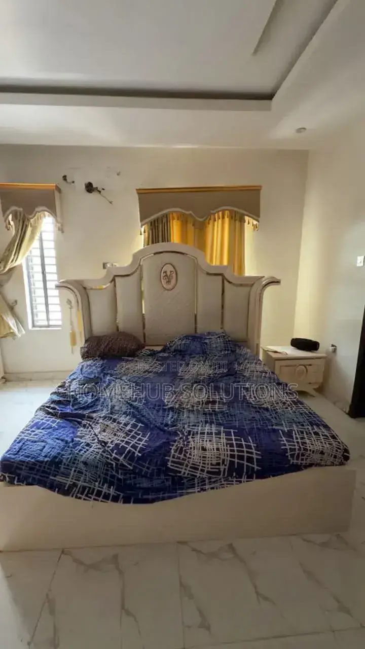 6by6 Royal Bedframe