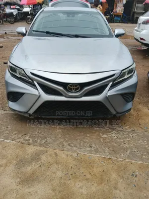 Toyota Camry SE Nightshade FWD 2020 Silver