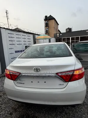 Toyota Camry XLE 4dr Sedan (2.5L 4cyl 6A) 2016 White