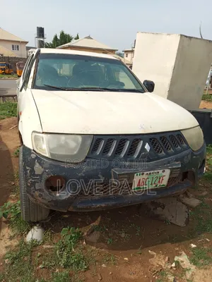 Mitsubishi L200 2006 White