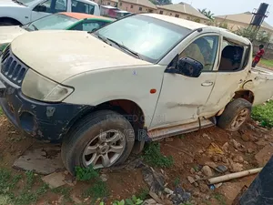 Mitsubishi L200 2006 White