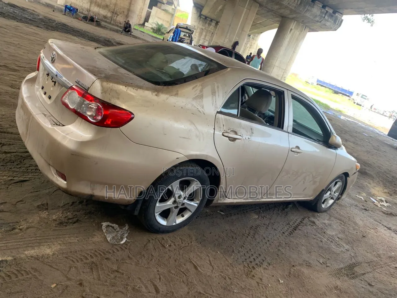Toyota Corolla 2012 Gold