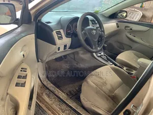 Toyota Corolla 2012 Gold