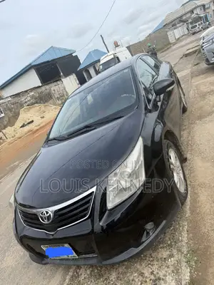 Toyota Avensis 2012 Black