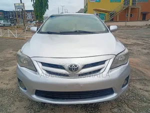 Toyota Corolla LE Special Edition 4dr Sedan (1.8L 4cyl 4A) 2013 Silver